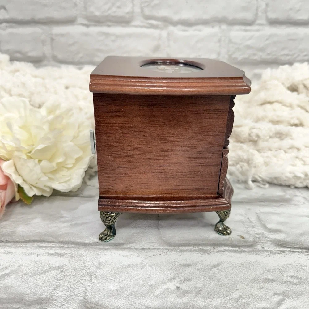 Vtg MeLe Small Wood Claw Foot Jewelry Music Box Stain Glad  Flower Pretty Dainty
